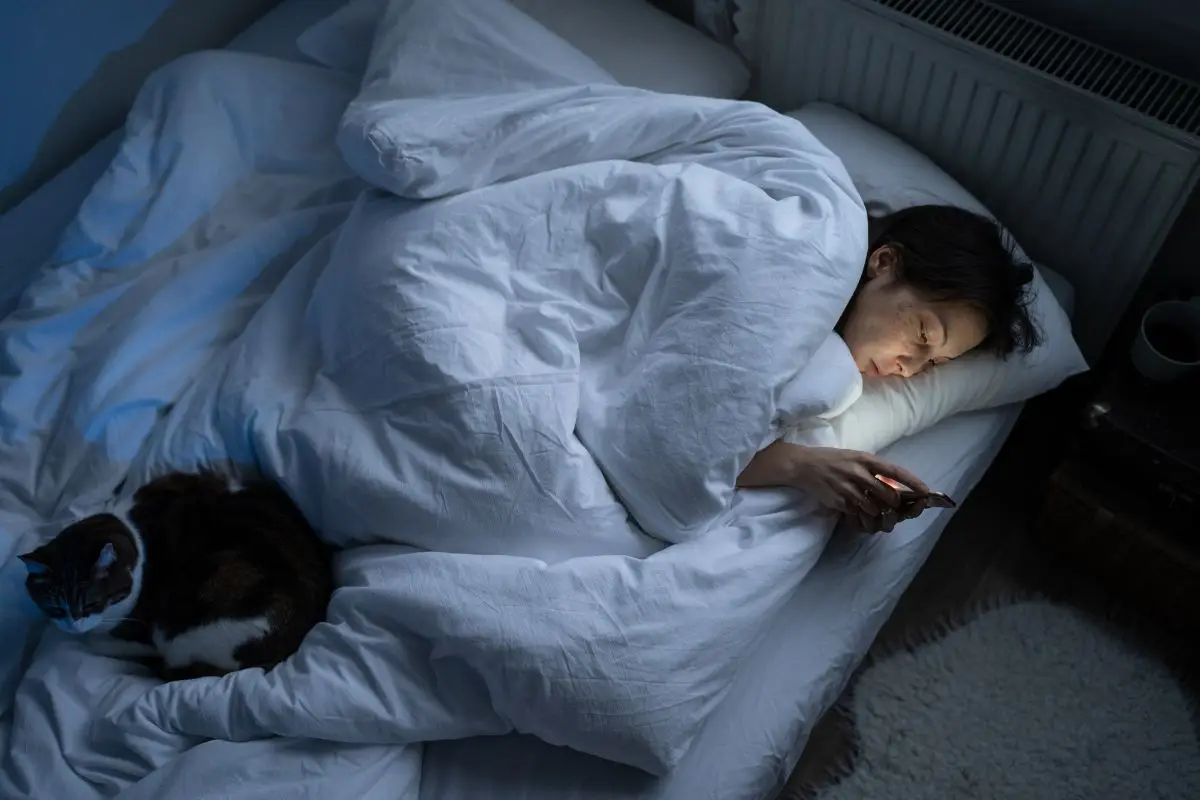 How Screen Time Before Bed Impacts Your Sleep and Simple Ways to Fix It
