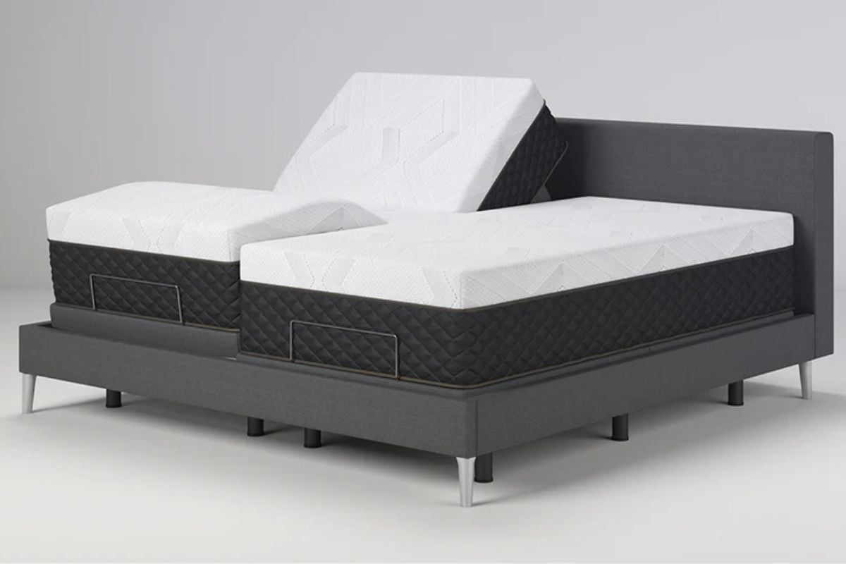 Split king mattress with adjustable bases, designed to eliminate gaps, featuring a seamless sleep surface and independent adjustability, showcased in a modern bedroom setting.